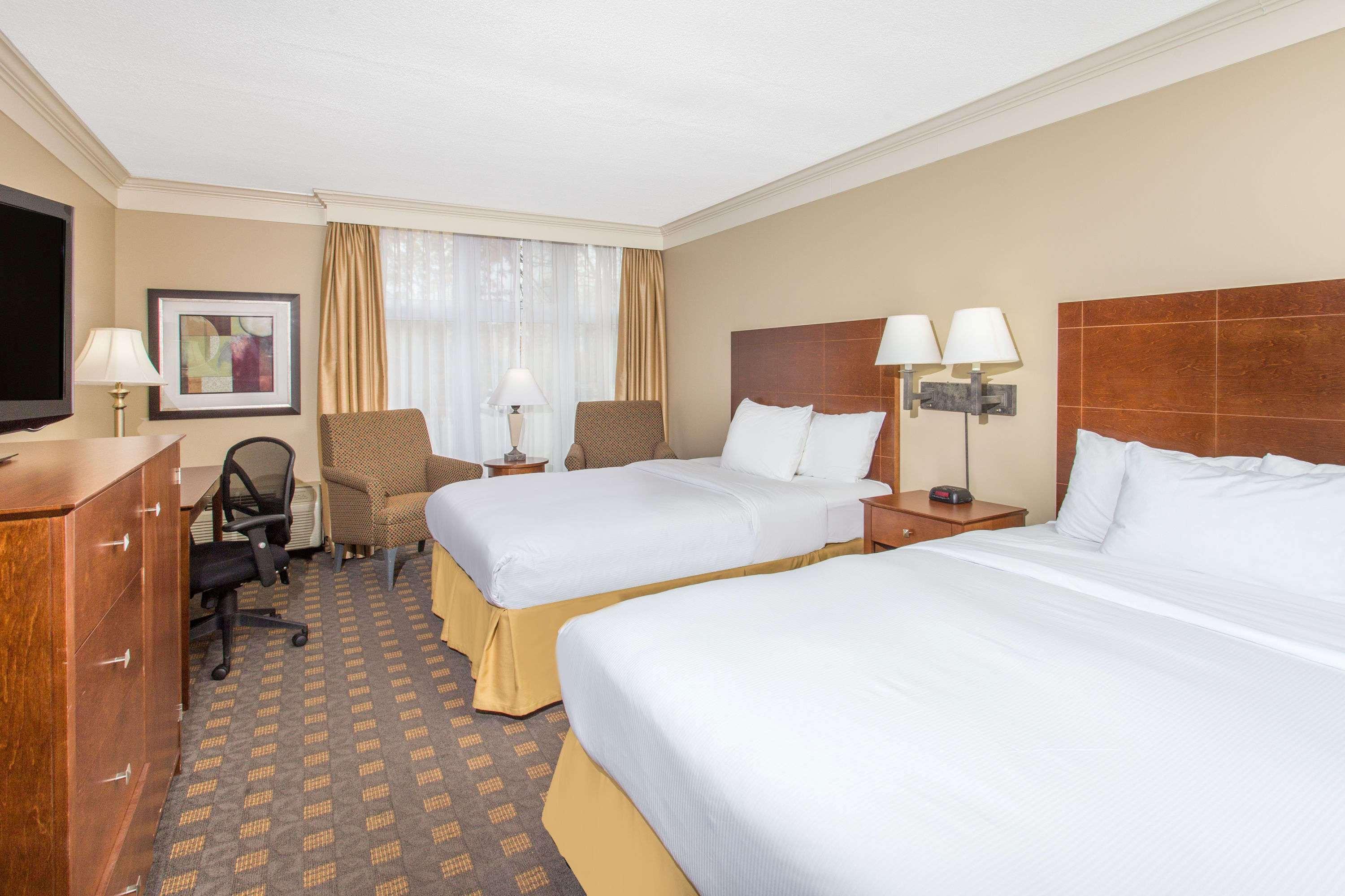 Ramada By Wyndham Cornwall Eksteriør bilde
