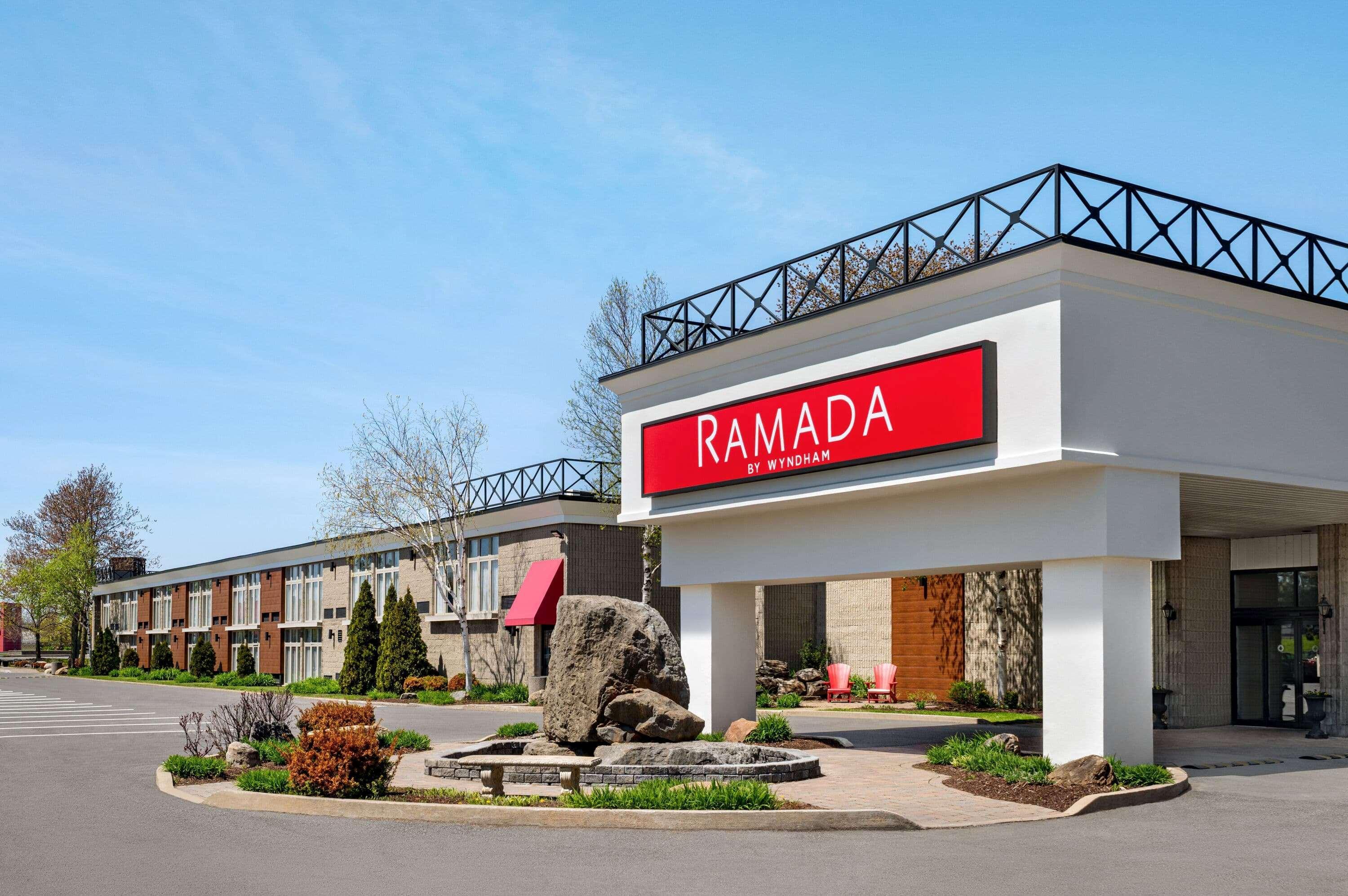 Ramada By Wyndham Cornwall Eksteriør bilde