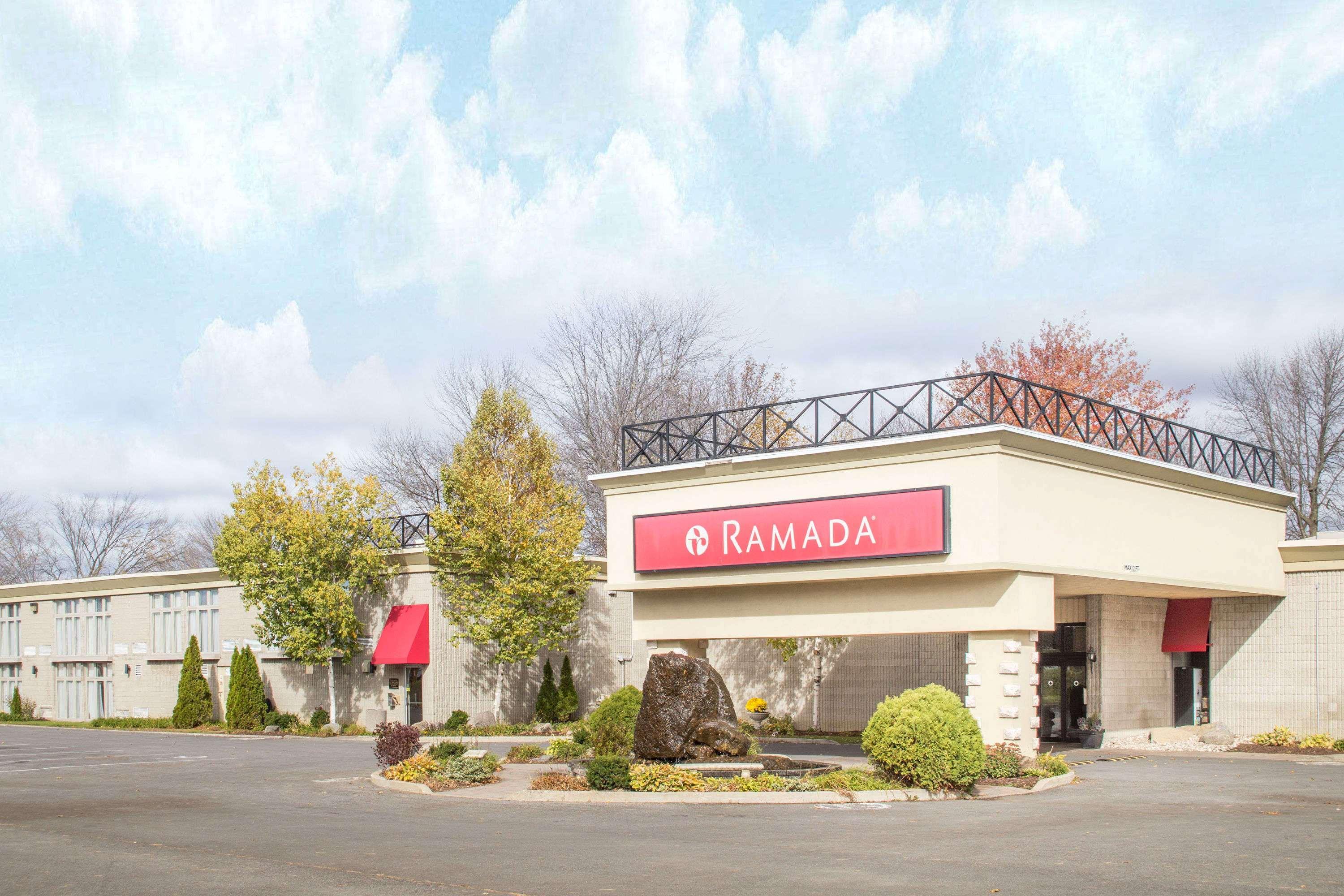 Ramada By Wyndham Cornwall Eksteriør bilde